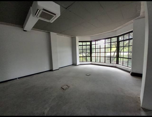 246M² OFFICE TO LET IN LYME PARK